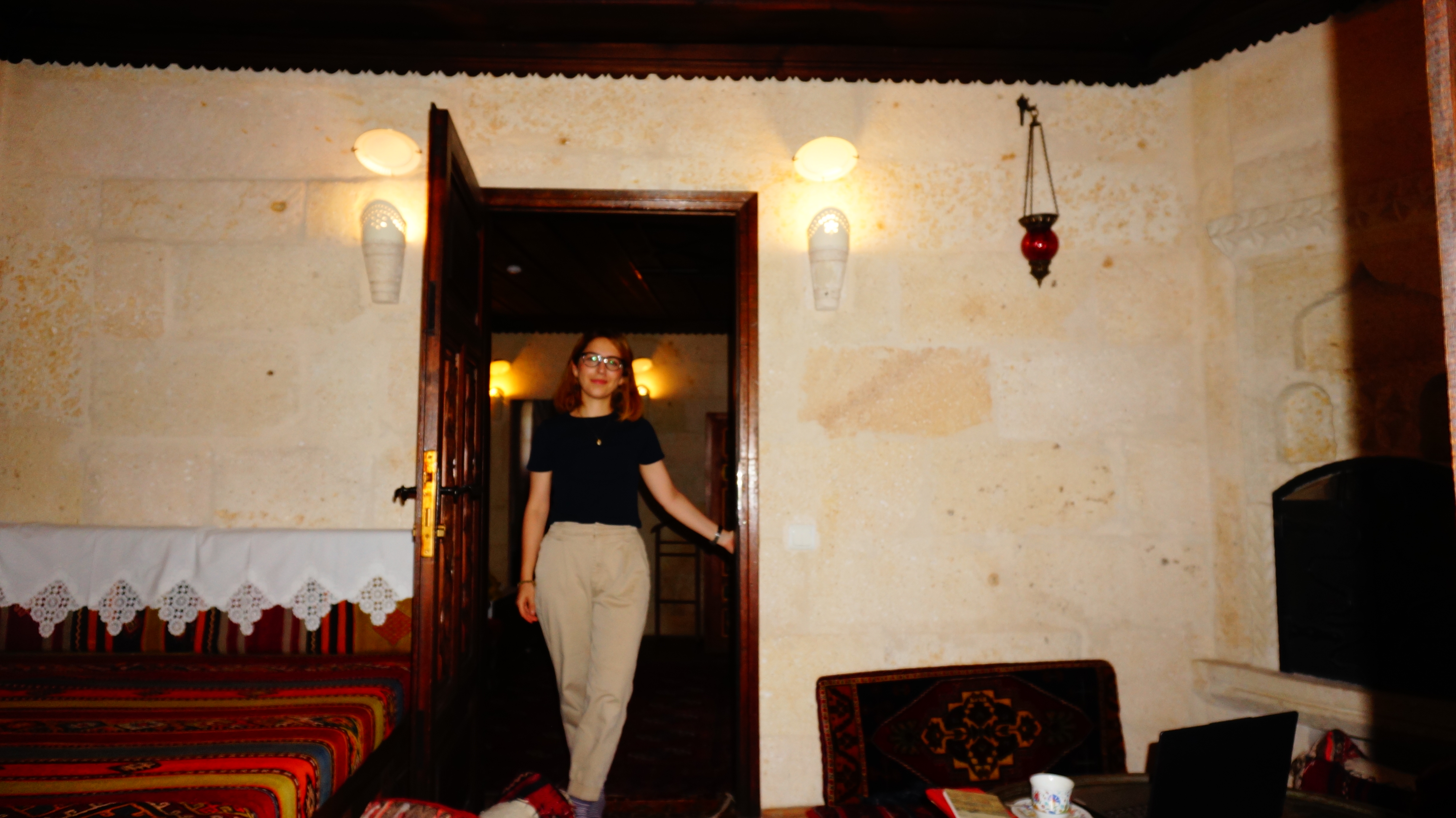Selçuklu Evi'nde kemerli nişli, geleneksel oturma köşesi